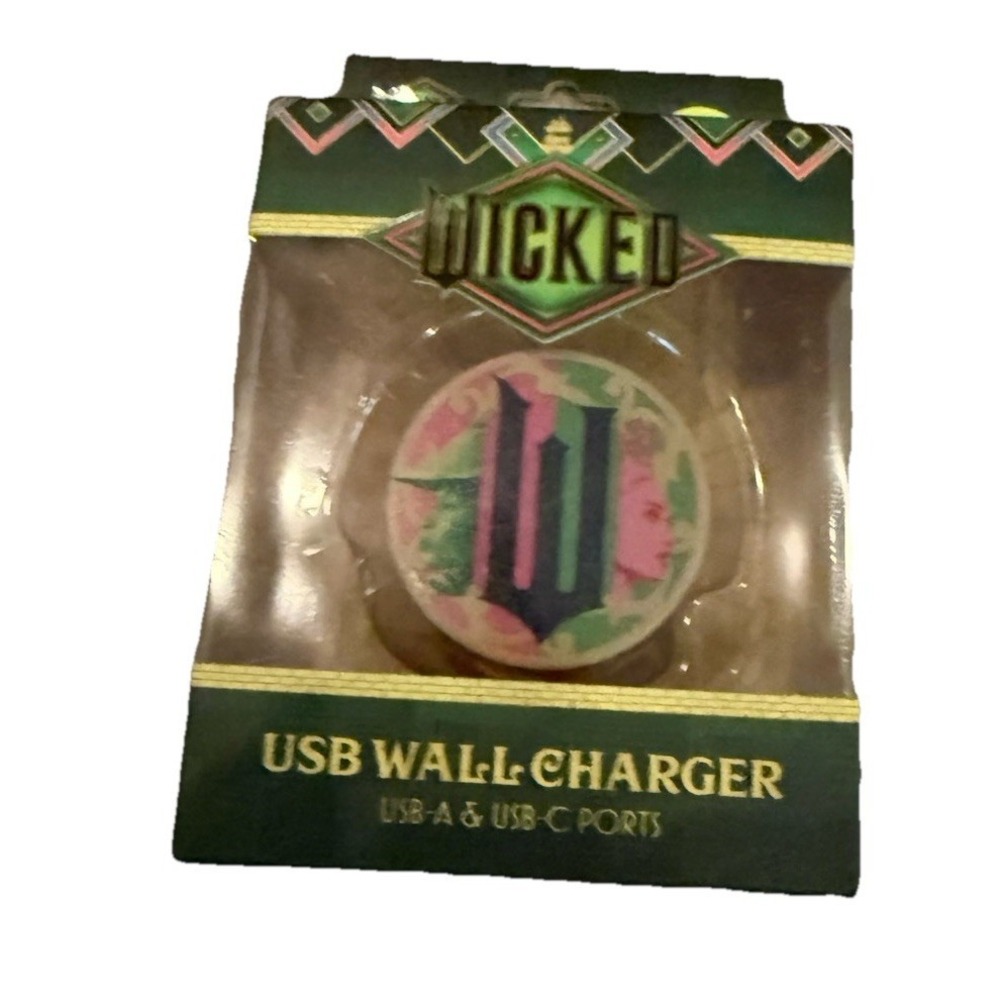 Wicked USB Wall Charger Green Gold New In Box - Picture 3 of 5
